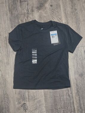 Nike Women's Sportswear Chill Knit Tee